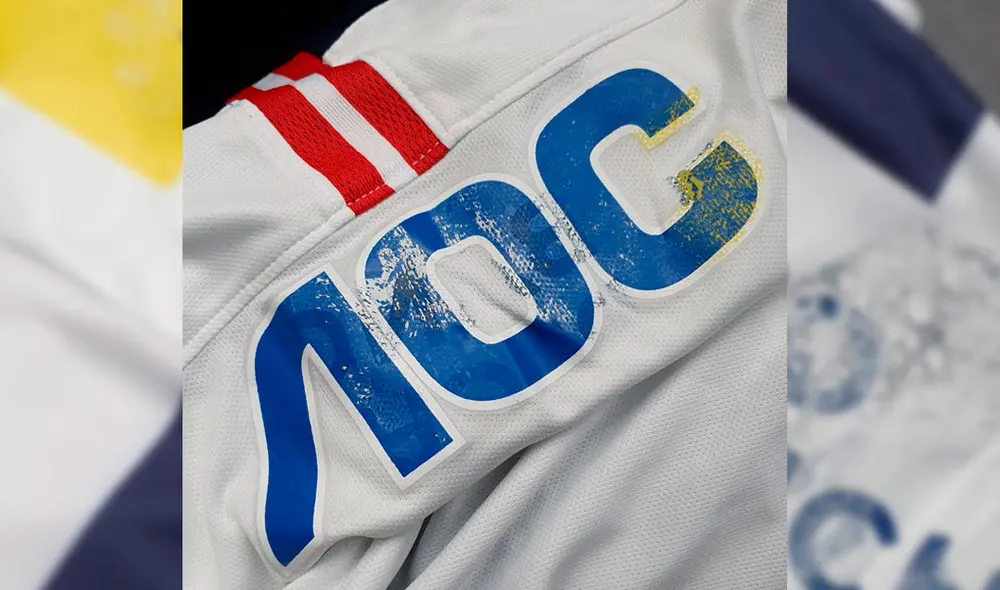 Hincha blanquiazul hace fuerte denuncia contra la empresa encargada de poner logos.Foto: Jamarquina78 Hincha blanquiazul hace fuerte denuncia contra la empresa encargada de poner logos.Foto: Jamarquina78