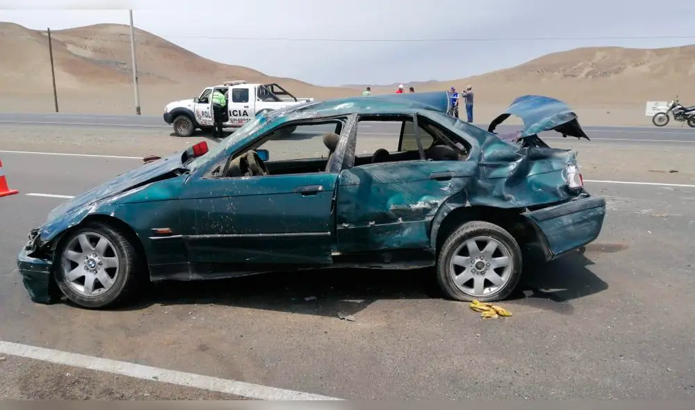 Personal policial especializado investiga causas de accidente.