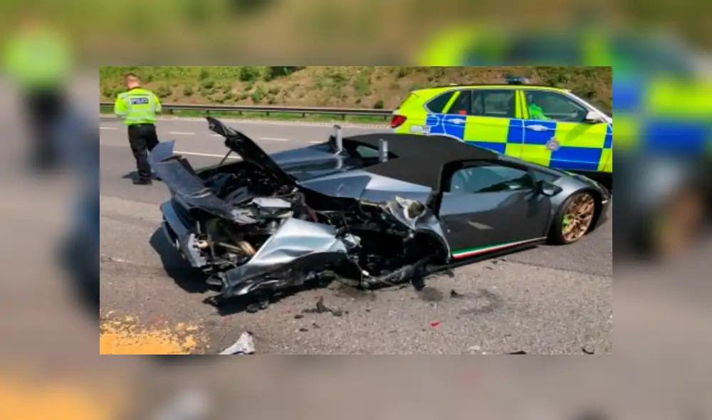 El coche se quedó varado en la carretera y fue embestido por otro vehículo. (Foto: Yorkshire Live) El coche se quedó varado en la carretera y fue embestido por otro vehículo. (Foto: Yorkshire Live)
