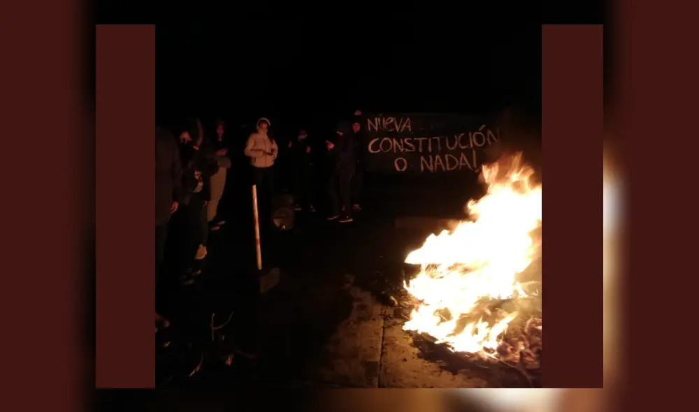 Diversos incendios se registraron en Chile luego de violentas protestas en contra del gobierno de Sebastián Piñera Diversos incendios se registraron en Chile luego de violentas protestas en contra del gobierno de Sebastián Piñera