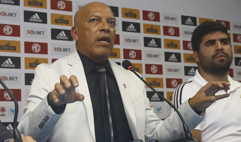 Sporting Cristal presentó a Roberto Mosquera como nuevo técnico. Foto: Eric Villalobos