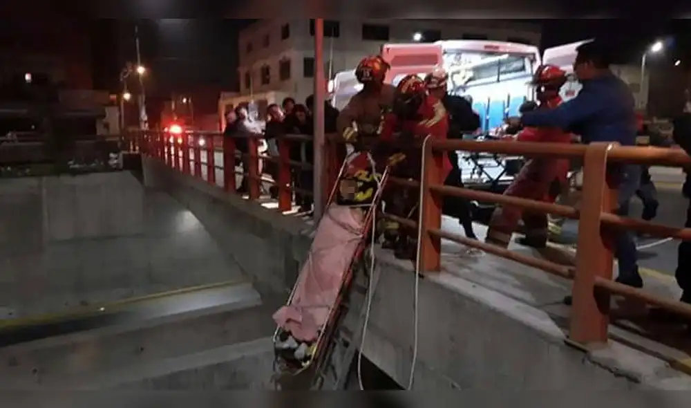 Rescatan a mujer que cayó a torrentera en vísperas de recibir el Año Nuevo. Rescatan a mujer que cayó a torrentera en vísperas de recibir el Año Nuevo.