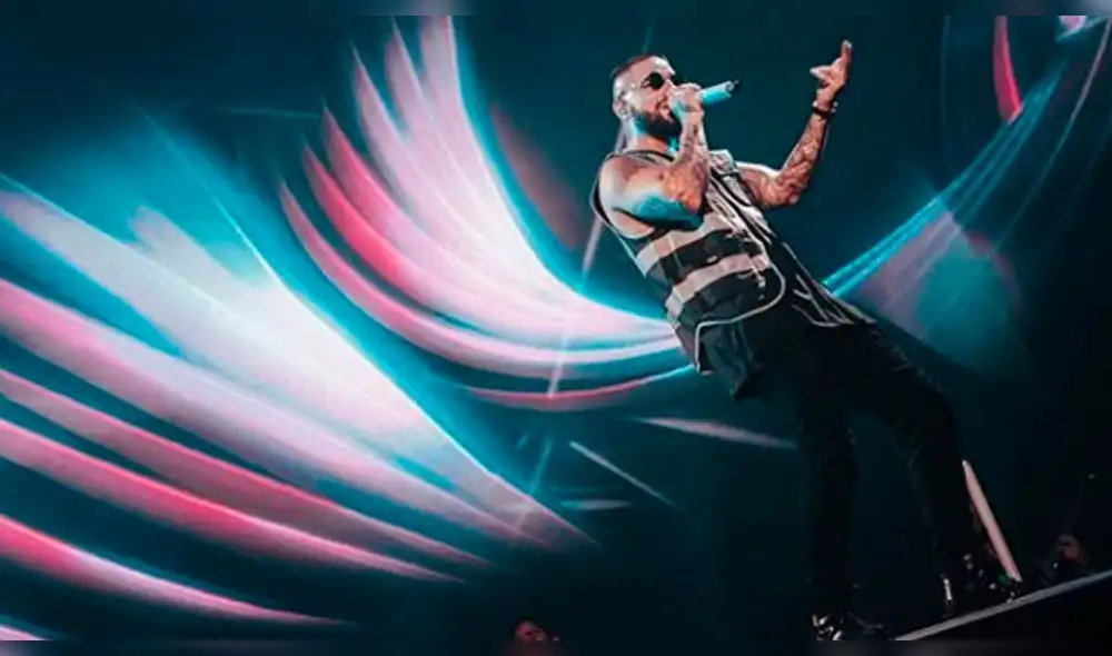 Maluma besa a fanática en Puerto Rico