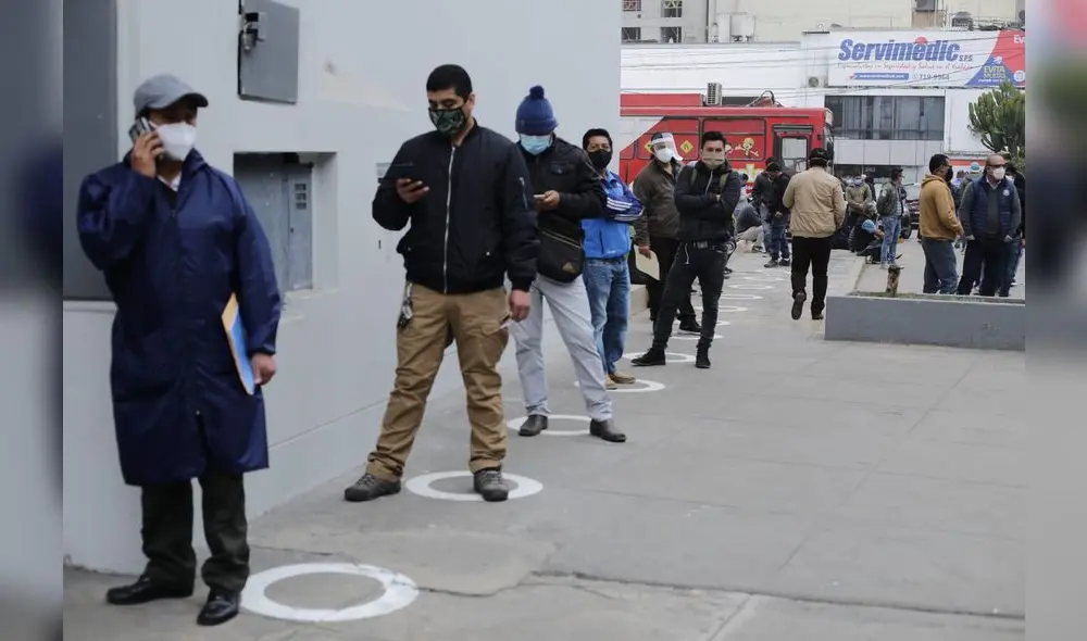Se registran largas colas a las afueras de las instalaciones del Touring Se registran largas colas a las afueras de las instalaciones del Touring