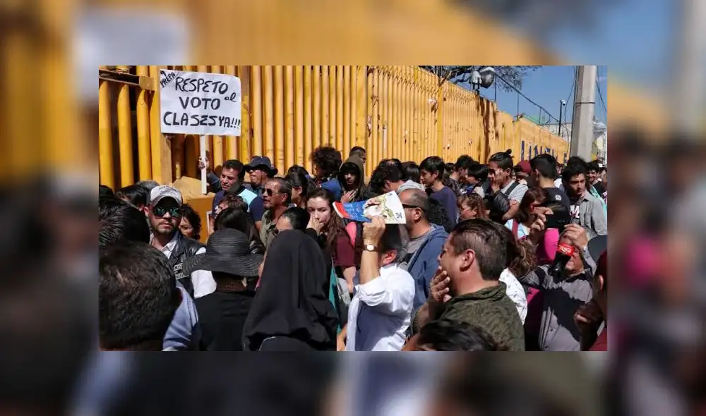 Encapuchados alegan que no se pusieron de acuerdo con las autoridades para entablar diálogo. (Foto: Noticieros Televisa) Encapuchados alegan que no se pusieron de acuerdo con las autoridades para entablar diálogo. (Foto: Noticieros Televisa)