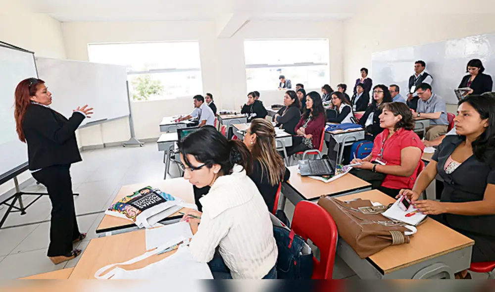 Más de 200 mil docentes compiten por 37 mil plazas