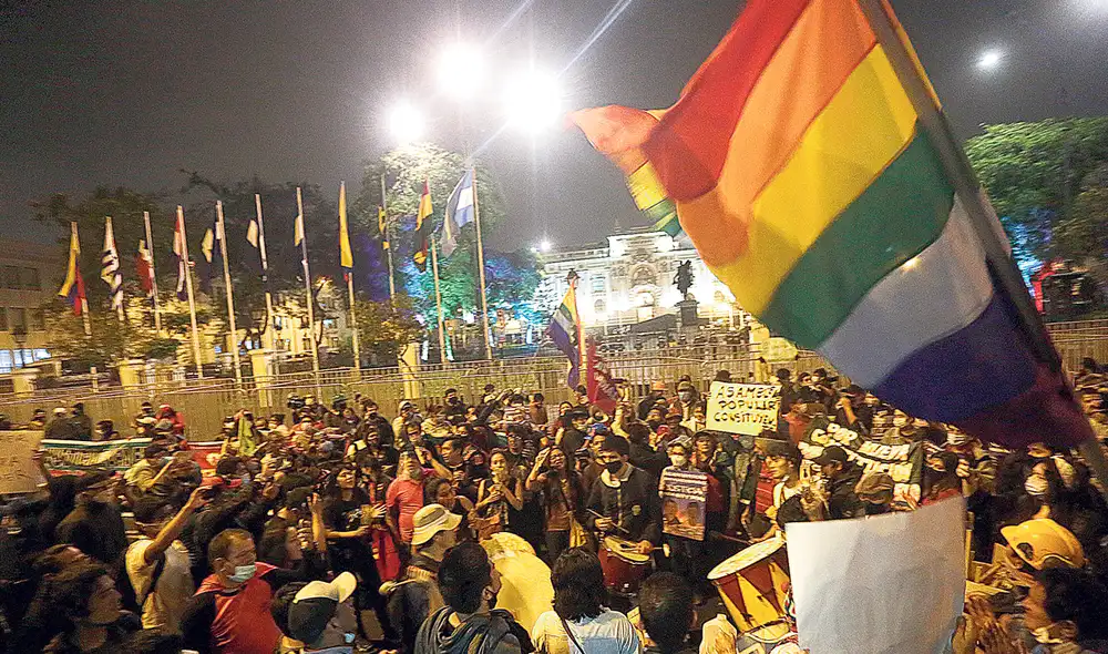 El grito de justicia se dejó escuchar a lo largo de la marcha que salió de la plaza Dos de Mayo y llegó hasta la plaza San Martín. Foto: Marco Cotrina/La República