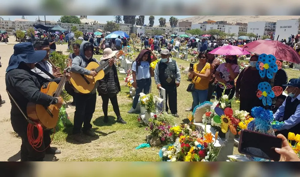 homenaje. Musicos cantaron a difuntos en cementerio general de Tacna. homenaje. Musicos cantaron a difuntos en cementerio general de Tacna.