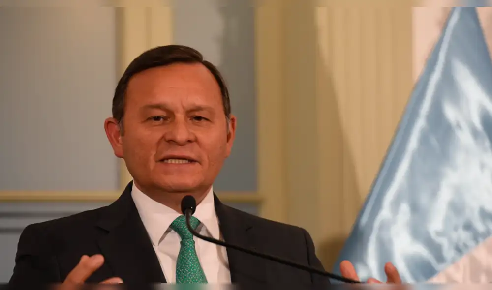 Piden citar a canciller Popolizio por conversaciones entre Bustamante e Hinostroza Piden citar a canciller Popolizio por conversaciones entre Bustamante e Hinostroza