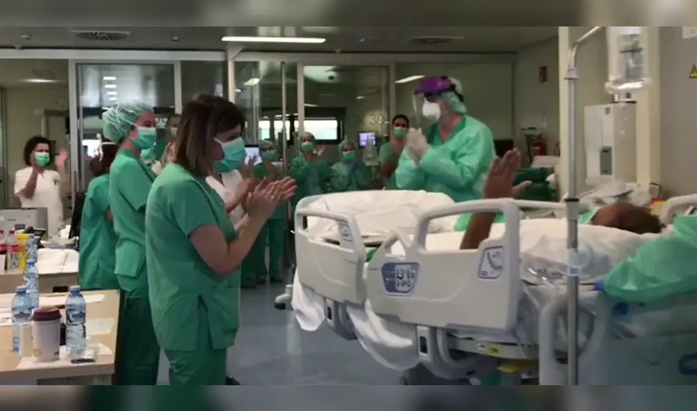 Profesionales de la salud no pudieron contener su emoción frente a paciente. (Foto: Vigoé)