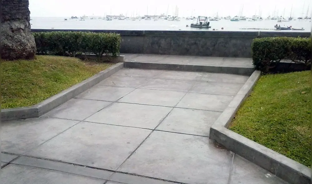 Retiran indebidamente bancas del malecón de La Punta