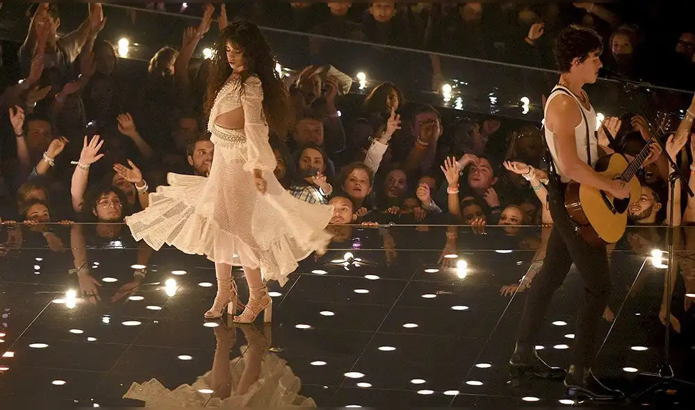 Camila Cabello y Shawn Mendes derrocharon sensualidad en los VMAs. Camila Cabello y Shawn Mendes derrocharon sensualidad en los VMAs.