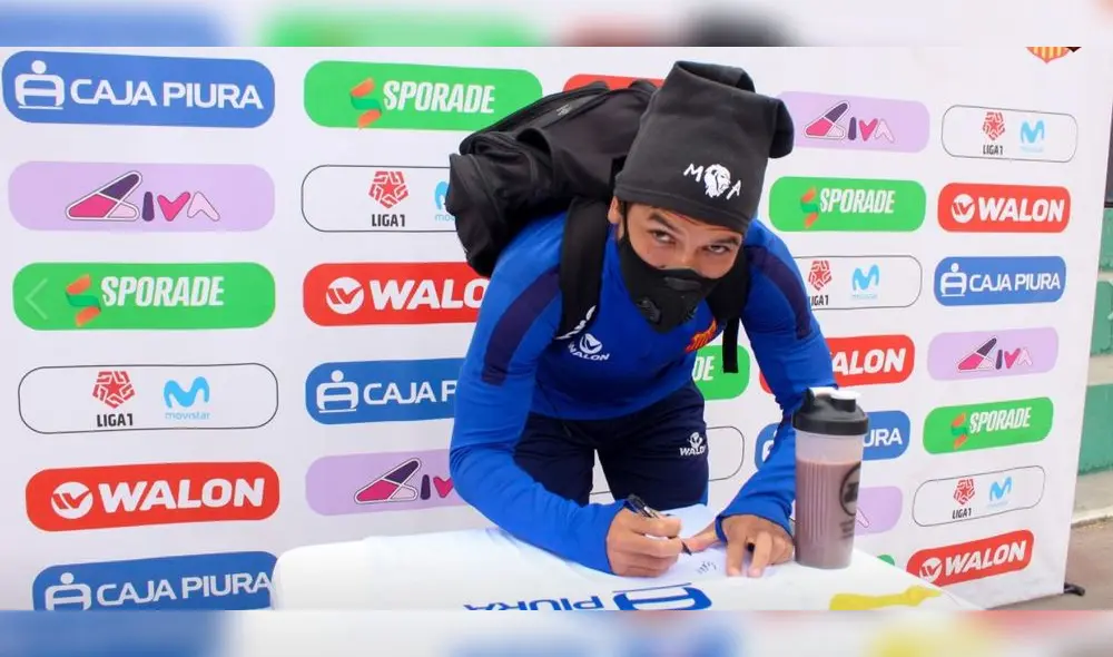 Todos los jugadores ya firmaron la camiseta.