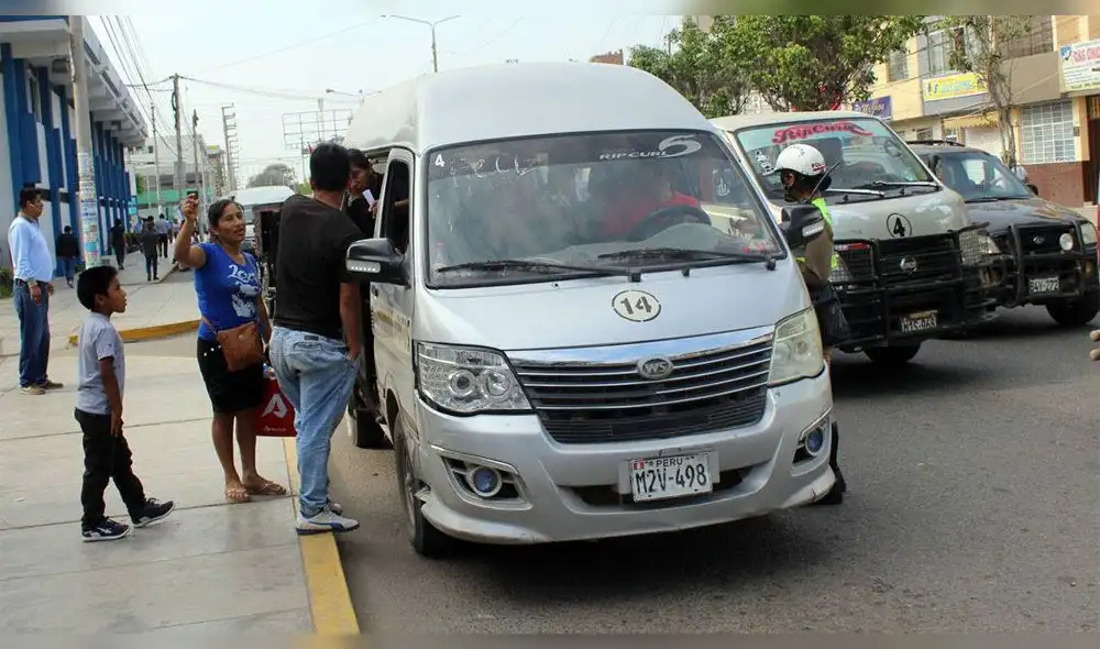 Fiscalizan transporte público en la ciudad de Chiclayo. Fiscalizan transporte público en la ciudad de Chiclayo.