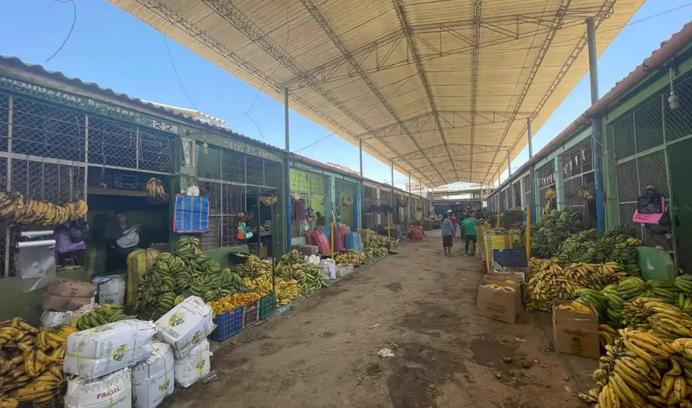 los lunes y jueves ingresan y salen un aproximado de 800 camiones con carga de productos de todos los rubros.