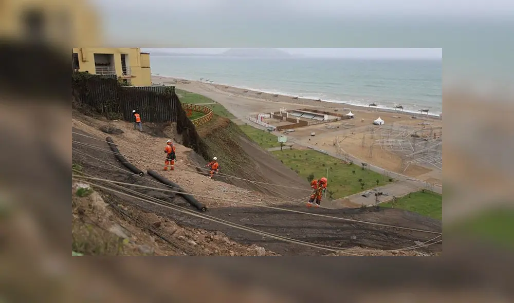 Instalación viene siendo supervisada por personal especializado en trabajos verticales. (Foto: Municipalidad de Lima)