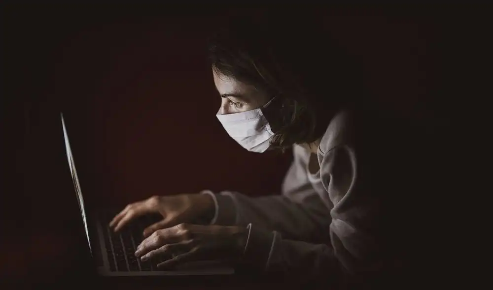 Examen en línea en la UAM. Foto: Twitter UAM.