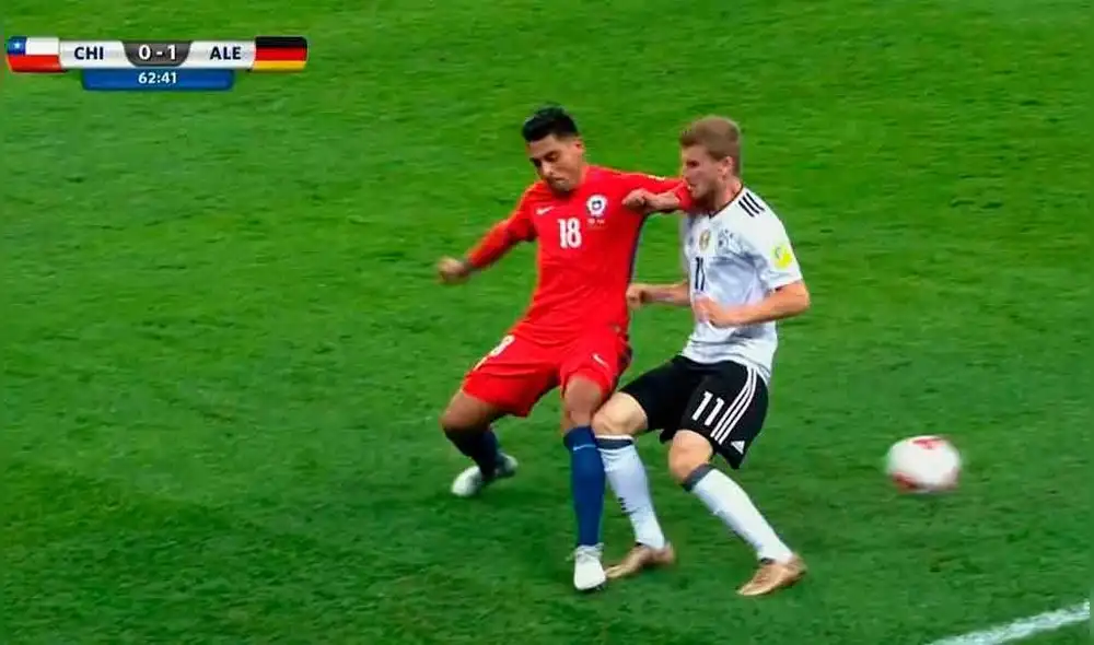Chile vs. Alemania: ¿Era roja? Codazo de Jara fue sancionado con amarilla pese al VAR [VIDEO]