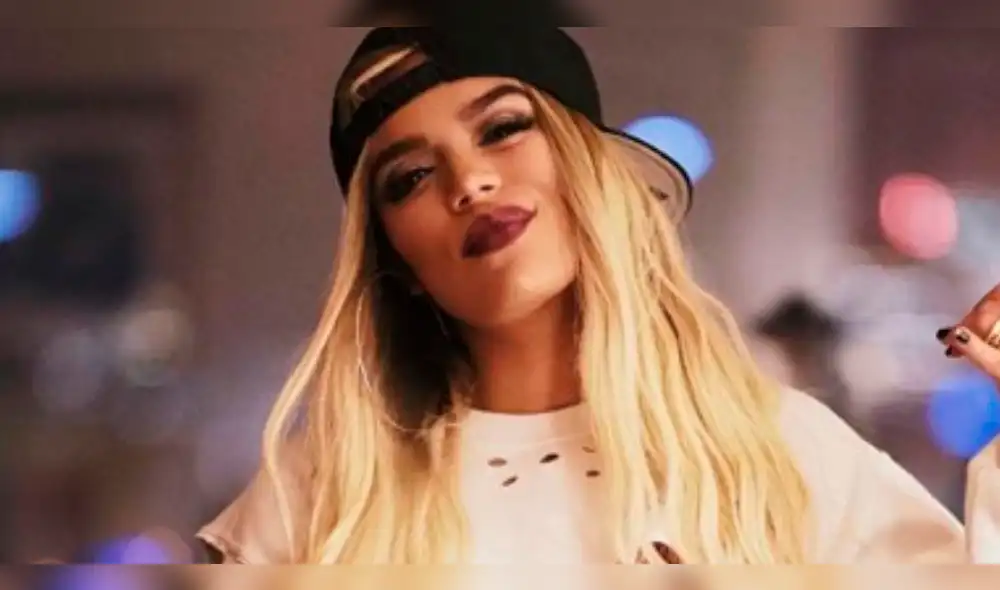 Karol G sorprende con sensual foto en bikini y enloquece a fans