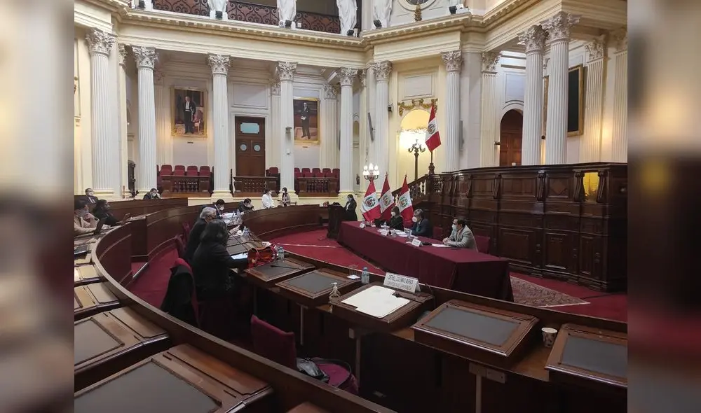 Congreso. Comisión Especial sesionó de manera presencial. Gino Costa cuestionó esta modalidad, pues estamos en pandemia.