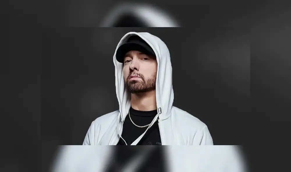 Eminem lanzó su primer álbum de estudio Infinite en 1996, pero recién se hizo popular en 1999 con su segundo álbum The Slim Shady LP, el cual ganó un premio Grammy por Mejor Álbum de Rap. Eminem lanzó su primer álbum de estudio Infinite en 1996, pero recién se hizo popular en 1999 con su segundo álbum The Slim Shady LP, el cual ganó un premio Grammy por Mejor Álbum de Rap.