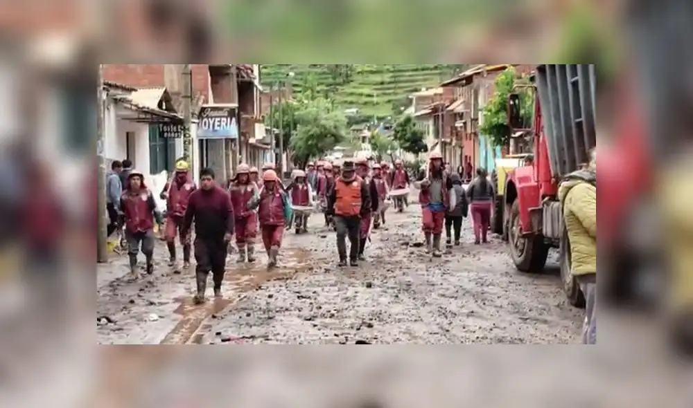 Personal de limpieza ayudó con las labores. Personal de limpieza ayudó con las labores.