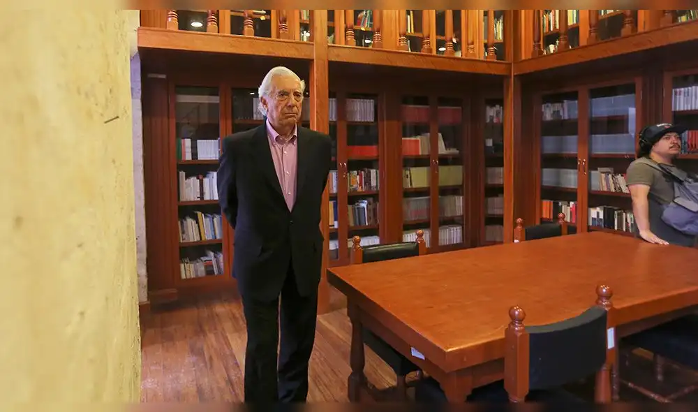 ESCRITOR MARIO VARGAS LLOSA EN TU TIERRA NATAL AREQUIPA RODANDO UN DOCUMENTAL ESCRITOR MARIO VARGAS LLOSA EN TU TIERRA NATAL AREQUIPA RODANDO UN DOCUMENTAL