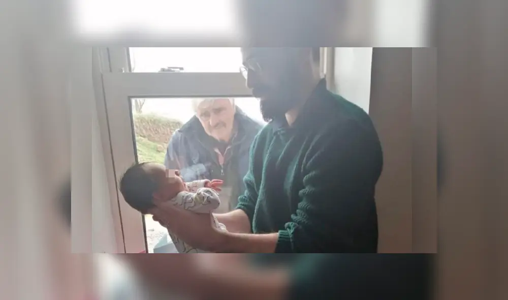 El emotivo encuentro entre el abuelo y su nieto nacido en tiempos de coronavirus emocionó a miles. (Foto: Twitter) El emotivo encuentro entre el abuelo y su nieto nacido en tiempos de coronavirus emocionó a miles. (Foto: Twitter)