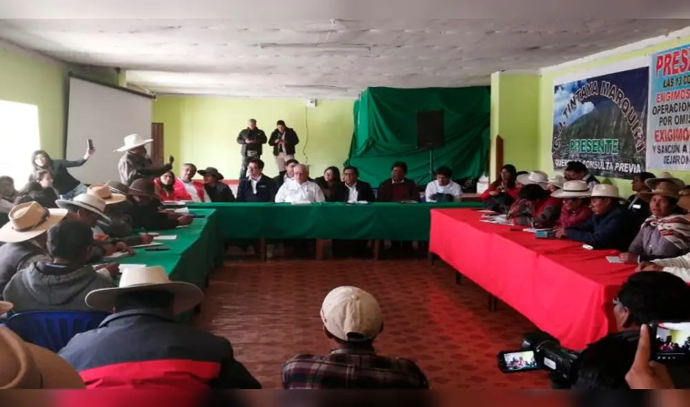 Comuneros de Espinar se reunieron con el premier Vicente Zeballos.