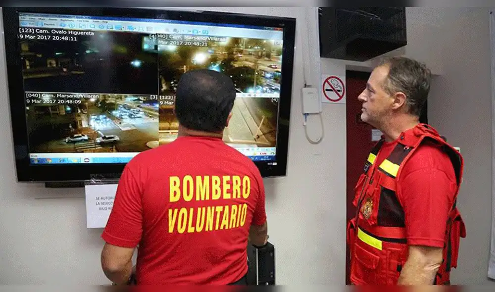 Vía Facebook: polémica por bombero que pide que voten por Jorge Muñoz [FOTO]
