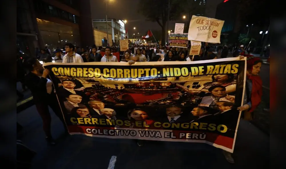 “¡Que se vayan todos!”: las mejores postales de la marcha a favor del adelanto de elecciones “¡Que se vayan todos!”: las mejores postales de la marcha a favor del adelanto de elecciones