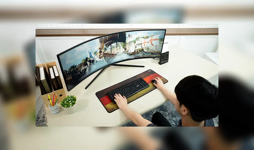 Desliza para ver el aspecto de este monitor futurista diseñado para 'gamers'. Foto: Samsung