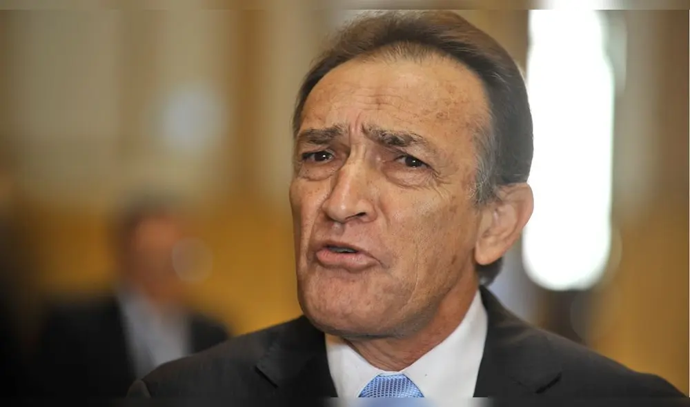 Lucho Cáceres ataca a Héctor Becerril por cambiar de versión sobre supuesto robo