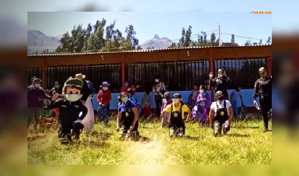 PNP de Huaraz lleva show infantil a niños. PNP de Huaraz lleva show infantil a niños.