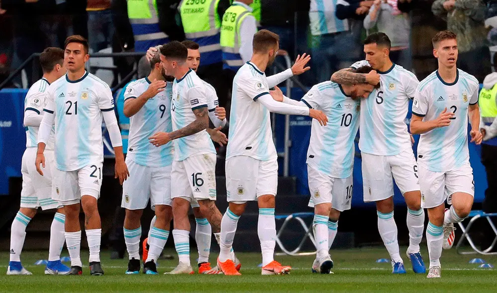 Sergio Agüero aprovechó un gran pase de Messi para anotar el 1-0 en el Argentina vs. Chile. | Foto: EFE