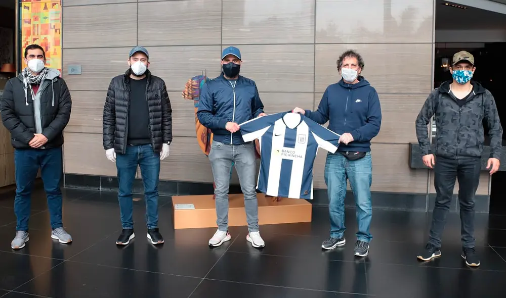 Mario Salas llegó este jueves por la mañana a Lima, Perú. | Foto: Prensa Alianza Lima