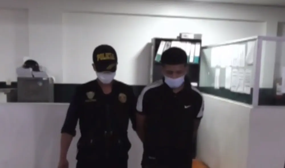 Juseeppy Flores Herrera fue capturado junto a un menor de 16 años y otros sujeto. Foto: Captura de América Noticias