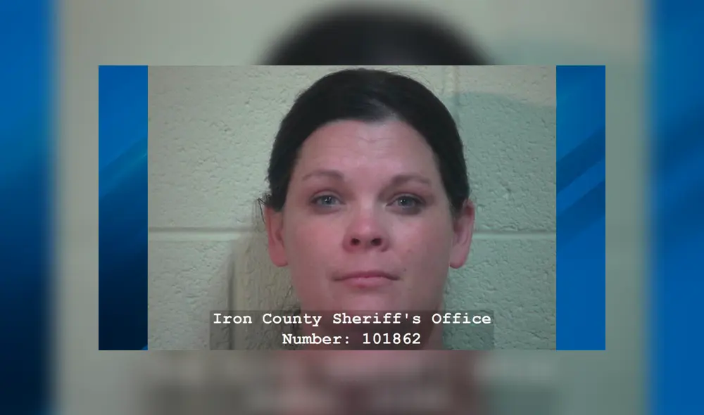 Madre golpea a la profesora de su hija durante una reunión escolar 