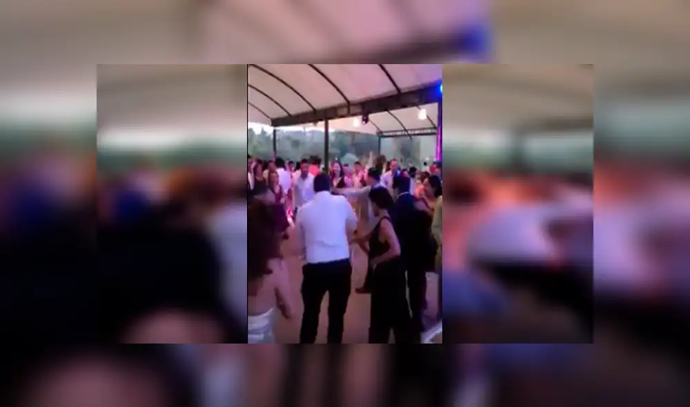 En Facebook, un grupo de invitados fueron captados cuando bailaron una salsa en plena fiesta de matrimonio. En Facebook, un grupo de invitados fueron captados cuando bailaron una salsa en plena fiesta de matrimonio.
