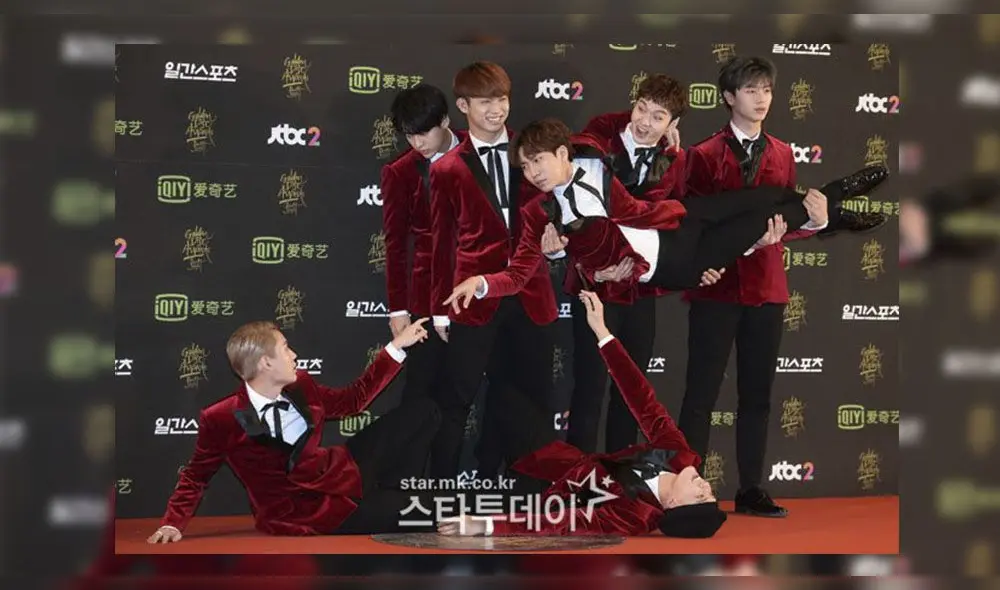 BTOB también es conocido por su sentido del humor. Aquí, en una clásica aparición en la alfombra roja.
