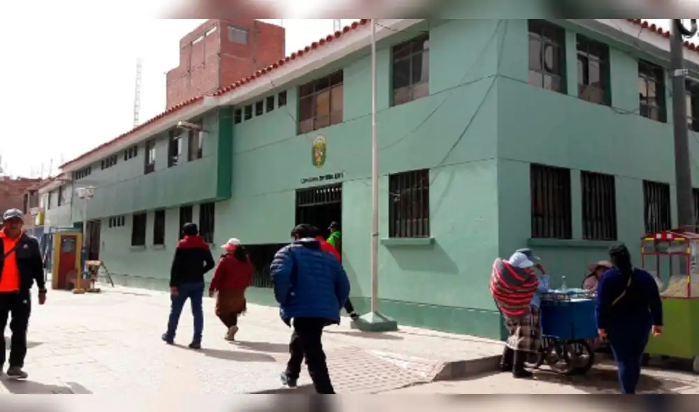 Mujer denunció a dos policías por hurto de casi 10 mil soles durante toque de queda. Mujer denunció a dos policías por hurto de casi 10 mil soles durante toque de queda.