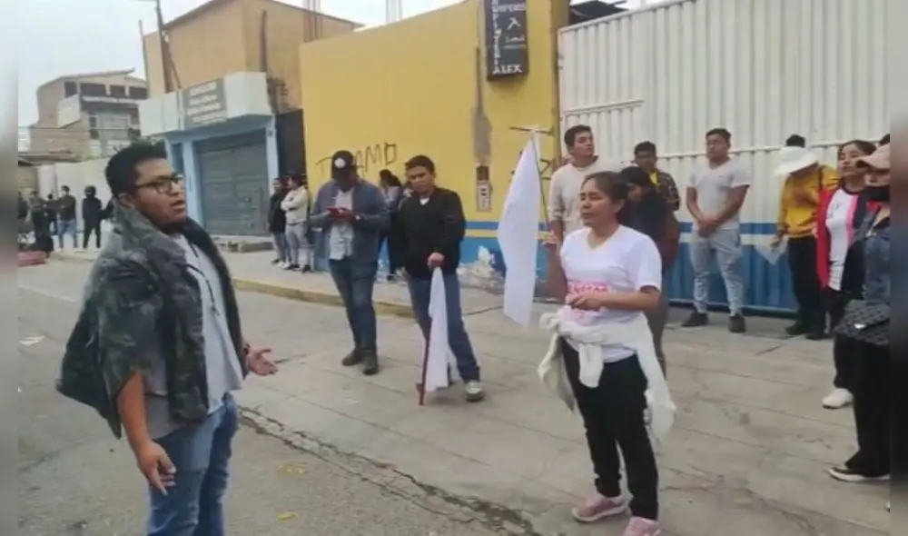 por la paz. Marcharon por no más violencia en protestas.