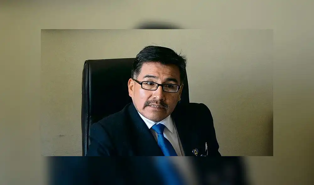 defensa. Director Ramos dice que contratación fue legal.