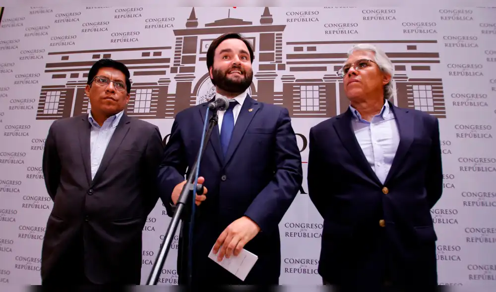 Exoficialistas piden renuncia de PPK y que Vizcarra asuma la presidencia