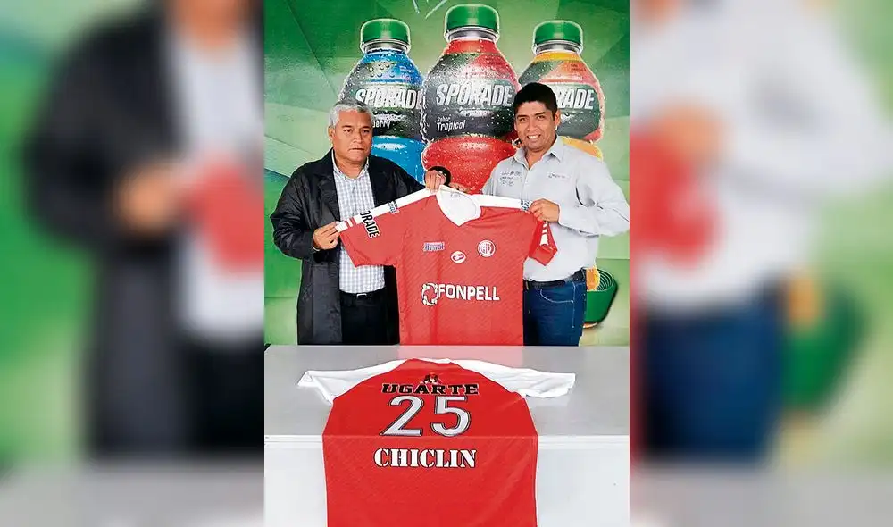 Fonpell con la camiseta del Alfonso Ugarte