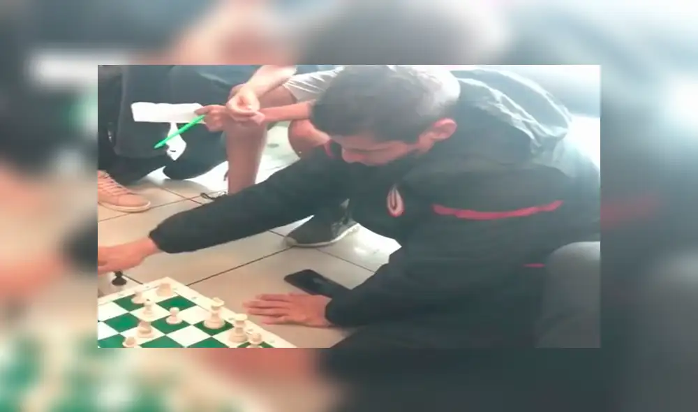 Universitario: Aldo Corzo enfrentó a estudiantes en partida de ajedrez [VIDEO]