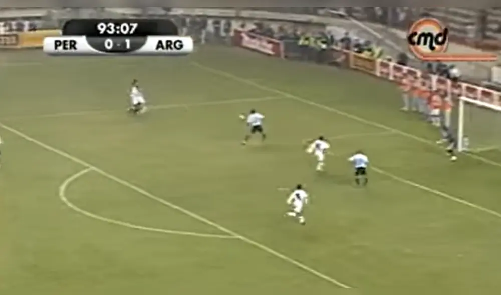 Paolo De la Haza agradece que el 'Loco' Vargas no se haya apoyado en él para el gol ante Argentina.