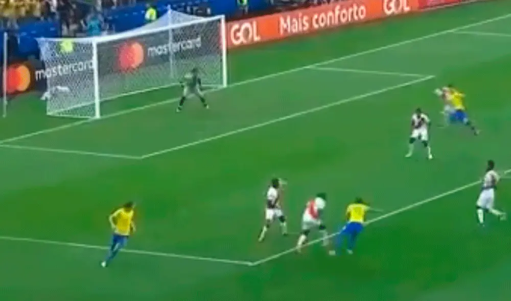 Everton anota el tercer gol en el Perú 0-3 Brasil. Everton anota el tercer gol en el Perú 0-3 Brasil.