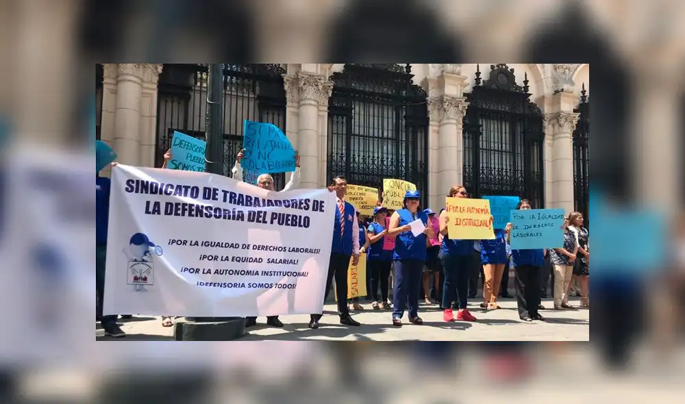 Defensoría del Pueblo: trabajadores protestan para que sueldos sean equitativos [VIDEO]
