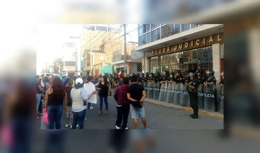 Barranca: indignados protestan fuera del Poder Judicial por niña asesinada y ultrajada  [FOTOS Y VIDEO]